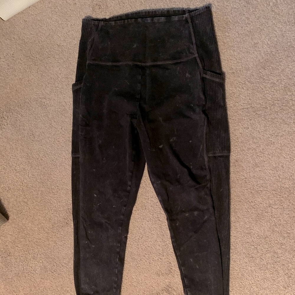 Black acid wash Aerie leggings w/ 2 side pockets